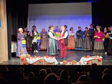 6) Gospa Helena Trobentar (desno)